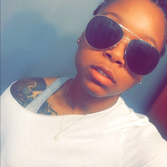 Meet your Posher, Takelia - Picture 2 of 2